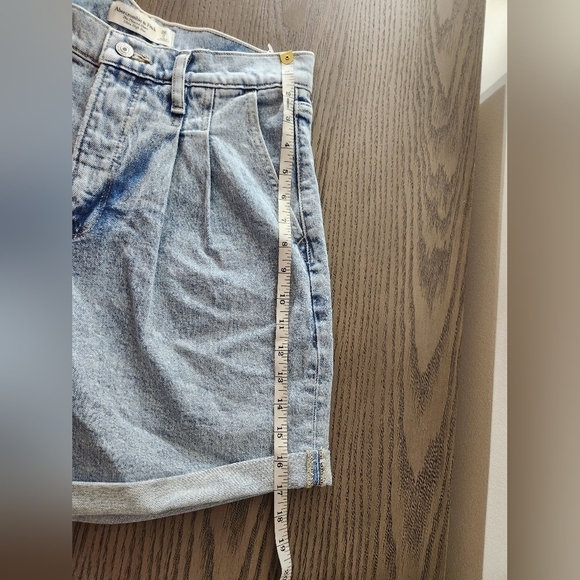 Abercrombie & Fitch The Pleated Short Ultra High Rise Womens 2 Light Blue - Picture 7 of 9